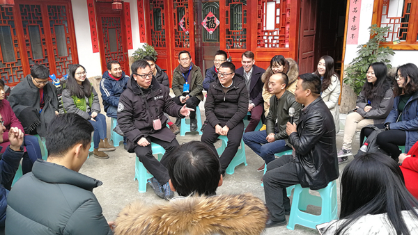 Day3 与下河湾村村民座谈 - 通过农旅结合做精准扶贫.jpg Day3 与下河湾村村民座谈 - 通过农旅结合做精准扶贫.jpg