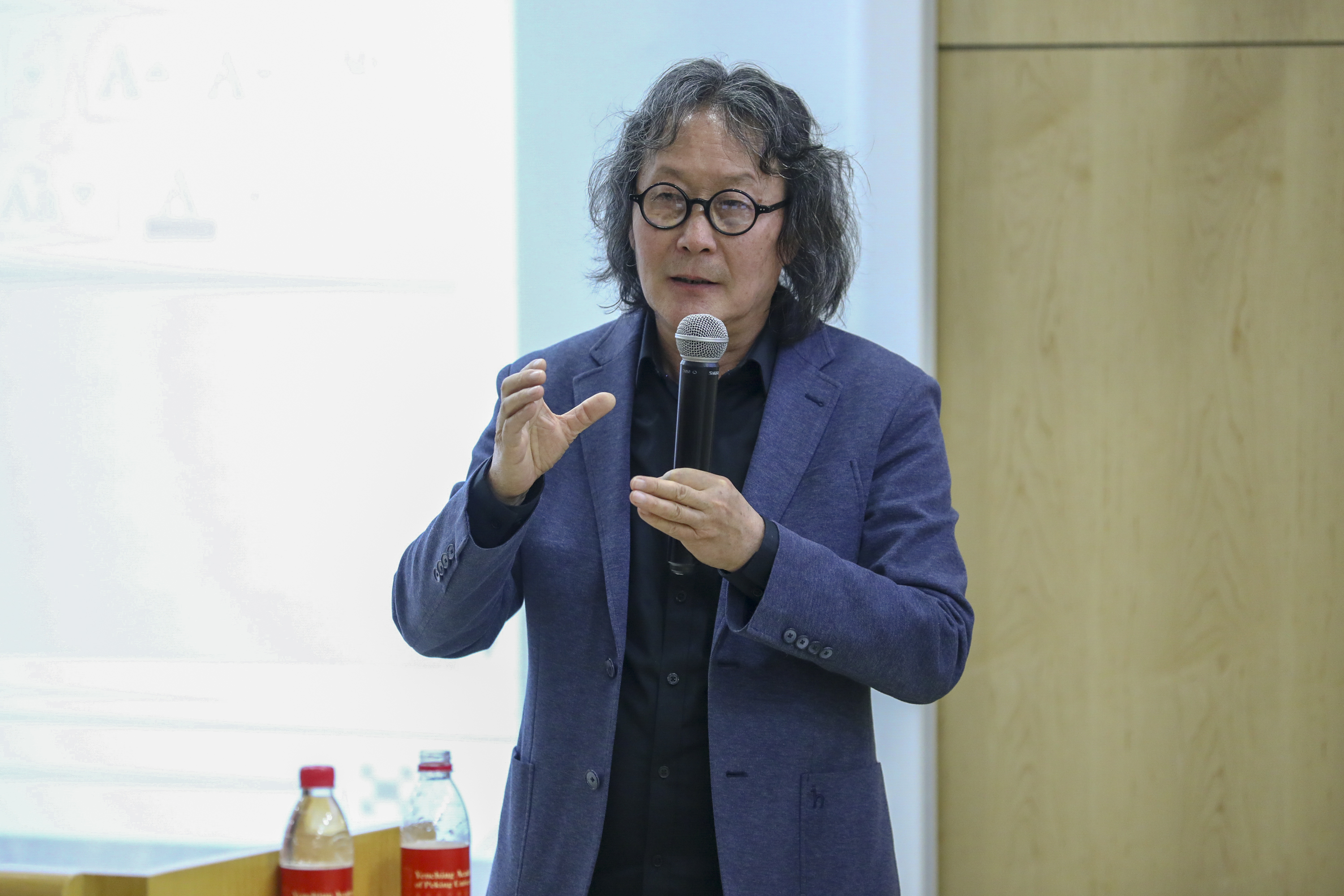 在社会现场中汲取创造能量——徐冰教授谈艺术方法