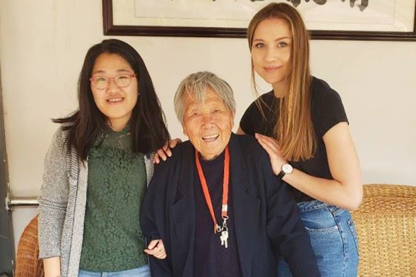 1559802994112687.jpg We conducted interviews at a local nursery home and get especially close to 张奶奶_副本.jpg